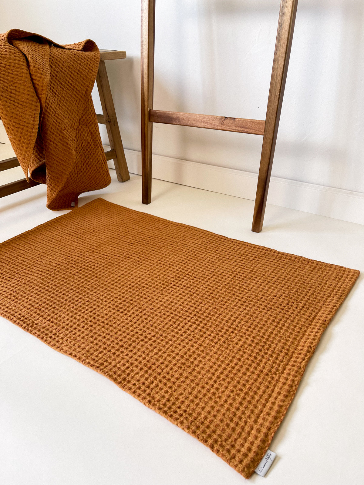 Natural Washable Bath Mat Made of Natural Linen and Waffle Fabrics 